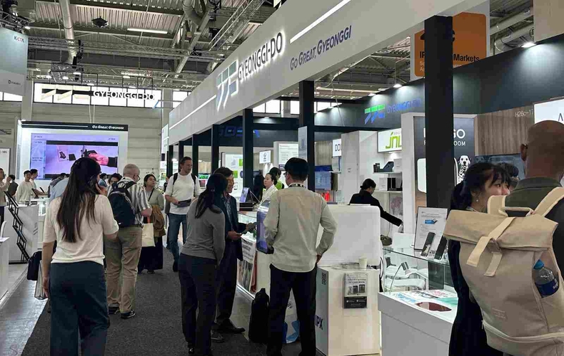 경기도가 독일 베를린에서 열린 유럽 최대 가전 전시회 ‘IFA 2025’에 도내 중소기업이 참가한 경기도 단체관을 운영해 총 235건, 1억3500만달러 규모의 수출 상담 성과를 거뒀다.