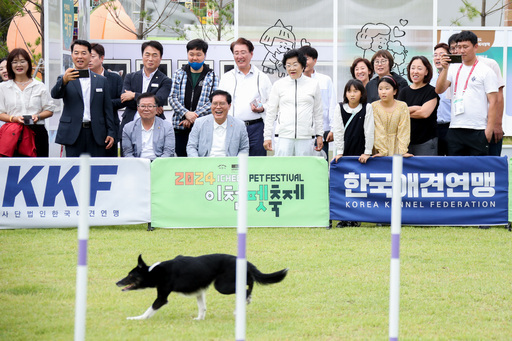 반려동물과 보호자가 함께 즐기는 이천의 대표 축제가 돌아온다. 제3회 이천펫축제가 오는 13일부터 14일까지 이천도자예술마을(예스파크)에서 열린다.