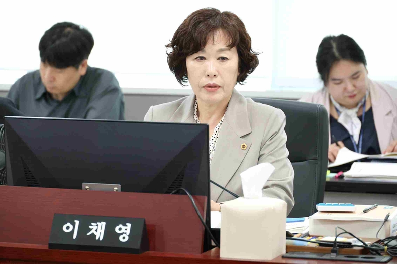 이채영 경기도의회 의원이 제386회 임시회 제1차 경제노동위원회의 동의안 및 제2회 추가경정예산안 심의에서 주요 사업 추진과 예산 집행 과정의 문제점을 지적하며, 책임 있는 정책 운영과 예산 관리의 필요성을 강력히 촉구했다.