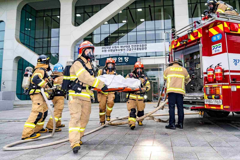 수원시가 지난 5월 재난대응 안전한국훈련을 하고 있다.