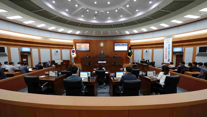 오산시의회가 본회의장에서 열린 제296회 임시회 제2차 본회의를 끝으로 10일간 의사일정을 모두 마무리했다.