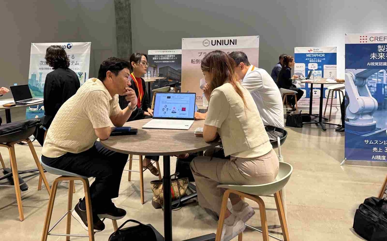 경기도와 경기도경제과학진흥원이 일본 도쿄에서 도내 스타트업의 일본 시장 진출을 지원하기 위한 투자설명회(IR) 및 오픈 이노베이션 상담회를 개최했다.