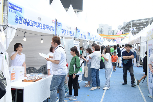 용인시가 27일부터 28일까지 처인구 삼가동 미르스타디움에서 열리는 ‘제30회 용인시민의 날’ 행사에서 식품산업 박람회를 개최한다.