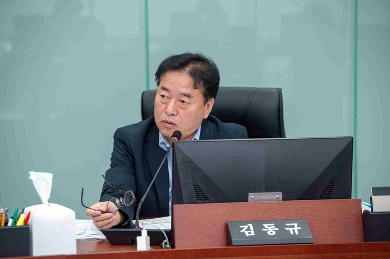 김동규 경기도의원이 경기도의회 보건복지위원회에서 열린 2025년도 제2회 경기도 복지국 추가경정예산안 심사에서 복지 예산의 구조적 불합리성과 지방재정 부담 심화 문제를 제기했다.