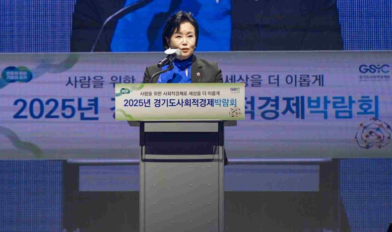 정윤경 경기도의회 부의장이 수원컨벤션센터에서 열린 ‘2025 경기도사회적경제박람회 개막식에 참석해 격려했다.