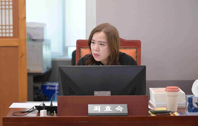최효숙 경기도의회 의원 제386회 임시회 중 여성가족평생교육위원회 2025년도 제2회 추가경정 예산안 심사에서 이민사회국, 경기도서관, 미래세대재단 관련 주요 현안을 지적하고 개선을 요구했다.