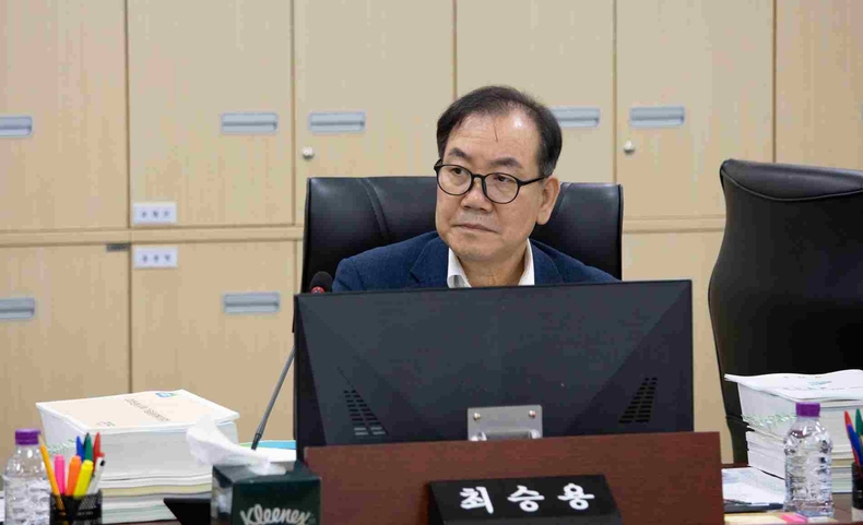 최승용 경기도의회 예산결산특별위원회 위원이 2025년도 제2회 추가경정예산안 심사 과정에서 협의 지연으로 본예산이 전액 삭감된 사안에 따른 도 재정 신뢰성 논란과 증액 사업의 추경 편성 타당성 문제를 지적했다.