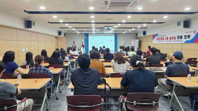 오산시가 오산시청 물향기실에서 자영업자와 창업 예정자를 대상으로 ‘외식업 활성화를 위한 구매전환율 2배 높이는 판매 전략’강연을 개최했다.