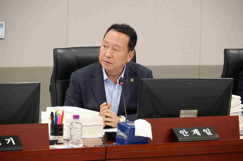 안계일 경기도의회 예산결산특별위원회 의원이 2025년도 제2차 추가경정예산안 심사에서 경기도가 추진 중인‘소상공인 힘내GO카드’사업이 정부 정책과의 중복으로 실효성과 차별성이 약화되고 있다고 지적했다.