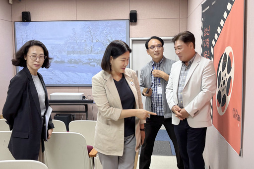 김희영 용인시의원이 수지구 풍덕천동에 위치한 수지 청소년문화의집을 방문해 현장을 둘러보고 관계자들과 간담회를 통해 시설 운영전반에 대한 다양한 의견을 나눴다.