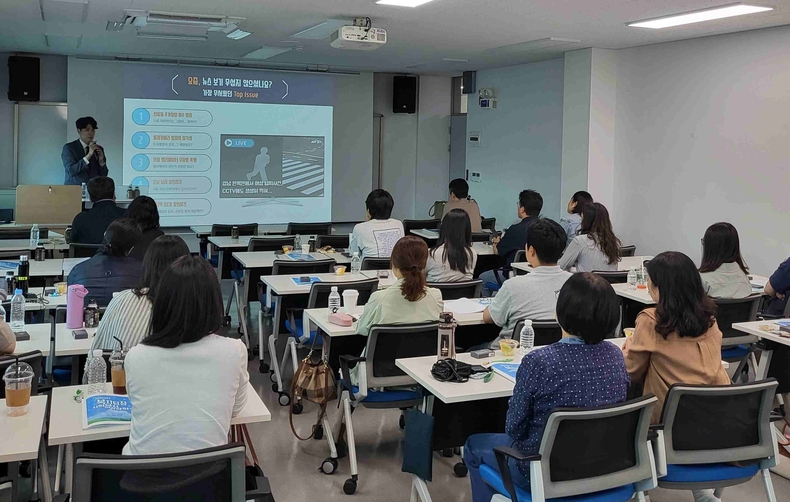 화성특례시가 29개 읍면동 복지팀장의 복지전달체계 변화와 현장 대응 역량을 강화하기 위한 ‘사회복지 역량강화 교육’을 실시한다.