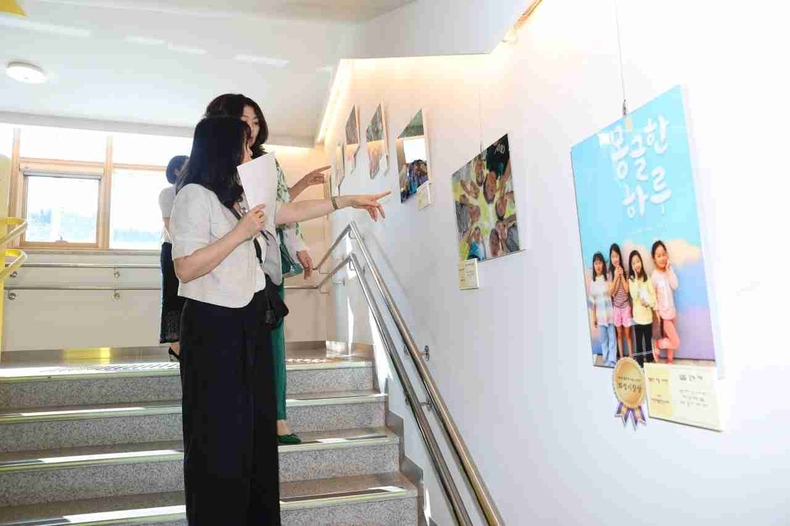 화성특례시가 오는 30일까지 시립 왕배푸른숲 도서관에서 ‘행복한 아동, 행복한 미래’를 주제로 ‘제3회 행복한 아동사진전’을 개최한다.