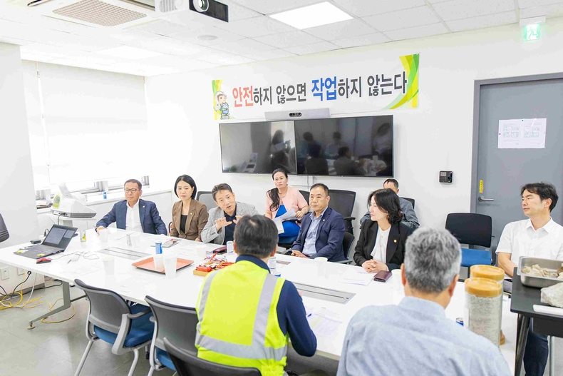 경환위 위원 현장방문 간담회 모습.