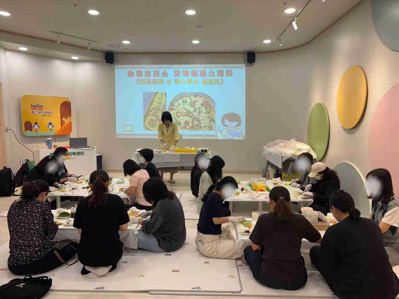 평택시 송탄보건소가 보건소 모바일 헬스케어 사업 대상자들의 식습관 개선을 위한 교육 ‘건강 요리 교실’을 운영했다.