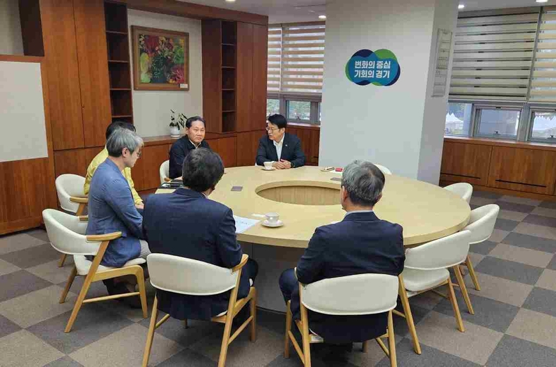 김대순 경기도 행정2부지사가 지난 19일 국토교통부 대도시권광역교통위원회 김용석 위원장을 만나 ‘제5차 대도시권 광역교통시행계획(2026년~2030년)’에 경기도가 건의한 철도노선의 적극 반영을 요청했다.