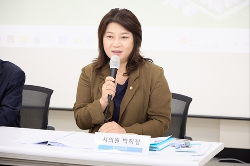 박희정 용인시의원이 경기도 소상공인연합회가 주관한 용인시 기흥구 ‘소상공인 ESG 경영 포럼’에 참석해 소상공인의 지속가능한 성장과 지역사회의 ESG 확산 방안을 함께 모색했다.