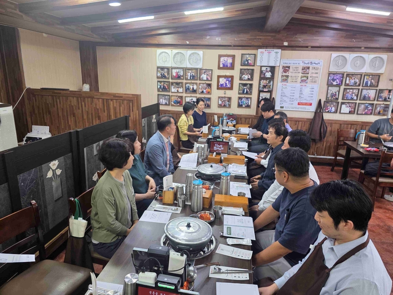 평택시 송탄보건소가 북부지역 의료기관과 함께 정기 지도·점검 추진 방향과 감염병 대응 방안을 논의하는 간담회를 열었다.