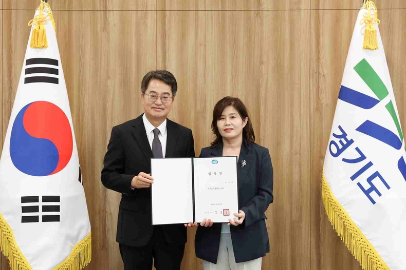 경기도가 10월 문을 여는 경기도서관의 초대 관장으로 윤명희 연세대 대학도서관발전연구소 연구교수를 임명했다.