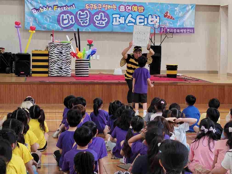 평택시가 초등학생들의 흡연과 음주를 사전에 막고 올바른 건강 생활 습관을 형성하기 위해 지난 4월1일부터 관내 초등학교를 대상으로 흡연·음주 예방 교육을 진행하고 있다.