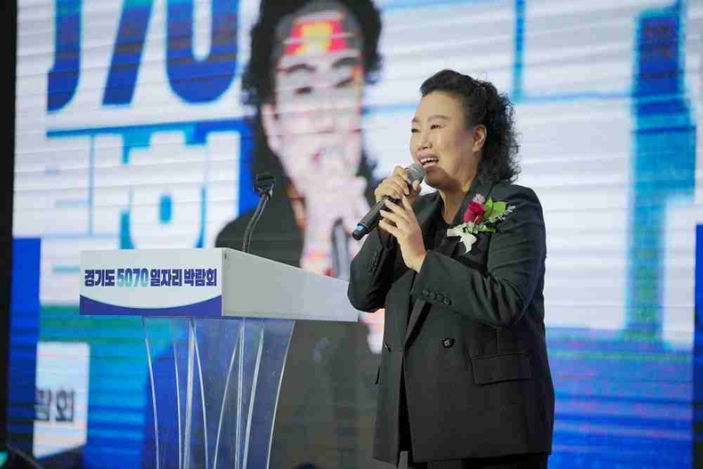 곽미숙 경기도의회 의원이 14일 오전 고양 킨텍스에서 열린‘2025 경기북부 5070 일자리박람회’개막식에 참석해 “5070세대의 새로운 도전은 끝이 아닌 또 다른 출발이며, 일자리는 단순한 생계의 문제가 아니라 삶의 존엄과 자존을 지켜주는 공공의 가치”라고 강조했다.