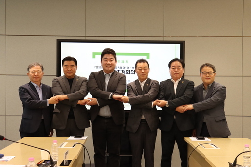 경기도교육청과 경기도의회가 여야정 협치체계의 실질적 가동을 위한 첫걸음을 내디뎠다. 두 기관은 14일 도교육청 남부청사 중회의실에서 '안건조정회의'를 열고 정책의제 조율에 본격 착수했다.