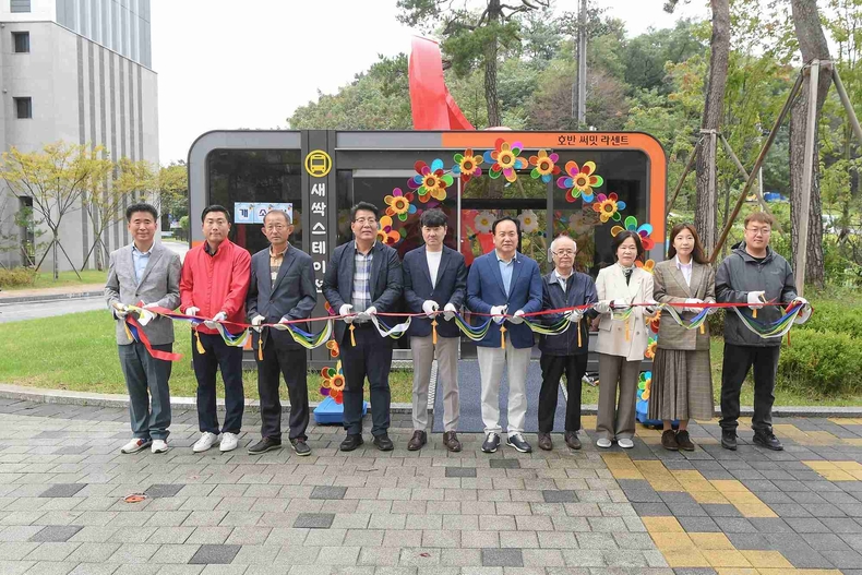 오산시가 호반써밋라센트아파트에서 ‘공동주택 새싹스테이션 설치 보조금 지원사업’의 일환으로 조성된 새싹스테이션 개소식을 개최했다.
