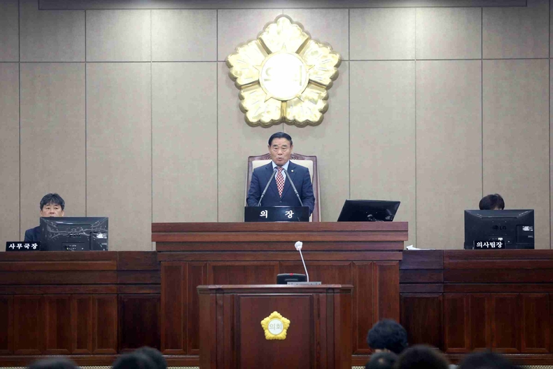수원특례시의회 제396회 임시회 제1차 본회의를 열고 9일 간의 의정활동에 돌입했다.