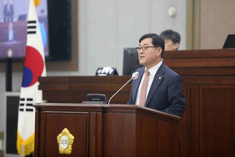 이재형 수원특례시의회 의원이 16일 제396회 임시회 제1차 본회의 5분 자유발언을 통해 광교호수공원 음악분수대를 설치해 시민과 관광객이 함께 즐길 수 있는 새로운 관광명소를 조성해야 한다고 촉구했다.