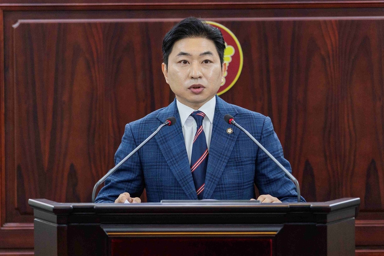 김종복 화성특례시의회 의원이 제245회 임시회 중 제1차 본회의에서 5분 자유발언을 하고 있다.