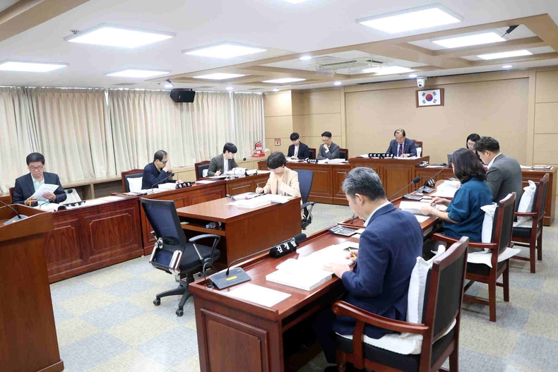 수원특례시의회 도시미래위원회 조례안 등 10건의 안건을 심사했다.