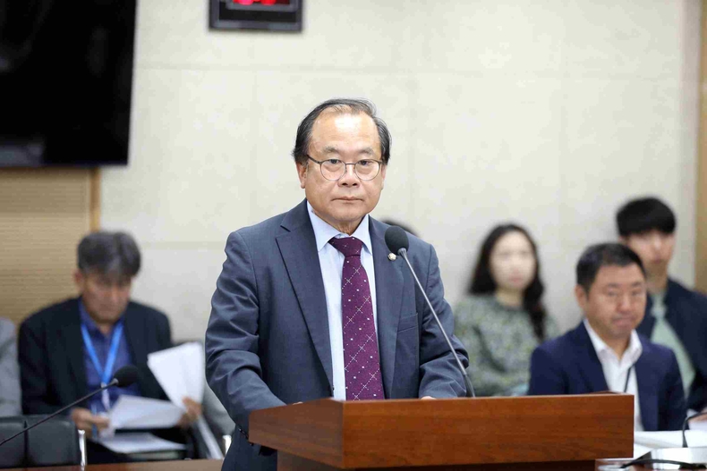 이찬용 수원특례시의회 의원이 대표발의한 ‘수원시 공동주거시설 층간소음 관리 및 지원에 관한 조례안’이 열린 도시미래위원회에서 원안가결됐다.
