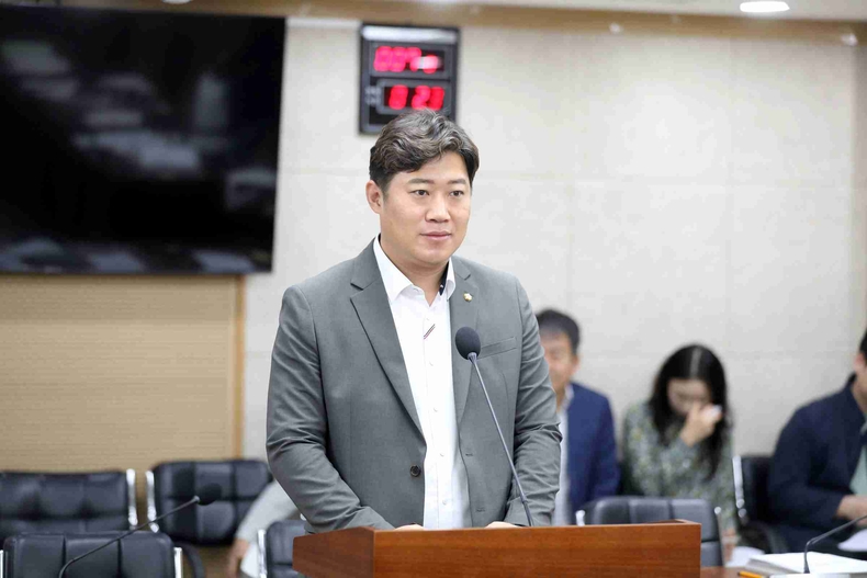 수원특례시의회 김동은 의원이 대표 발의한 ‘수원시 공공디자인 진흥 조례 일부개정조례안’이 도시미래위원회에서 원안가결됐다.