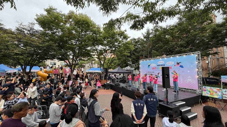 안성시 대덕면이 내리 25호 공원에서 ‘2025 대덕면 내리 다문화 축제’를 개최했다.