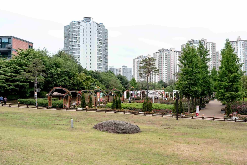 오산 금암동에 위치한 고인돌 공원 전경
