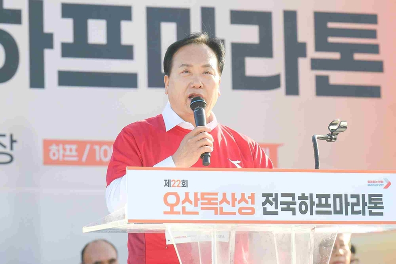 오산시가 ‘제22회 오산독산성 전국하프마라톤대회’를 6천여 명의 시민과 전국 마라토너가 참여한 가운데 성황리에 마쳤다.