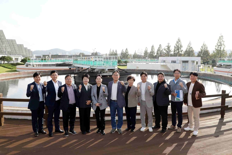 수원특례시의회 환경안전위원회가 제396회 임시회 기간 중인 수원시 공공하수처리시설(수원생태수자원센터, 수원시 하수슬러지 처리시설, 화산체육공원 등) 현장을 차례로 방문해 주요 현안을 점검하고 운영 개선 방향을 논의했다.
