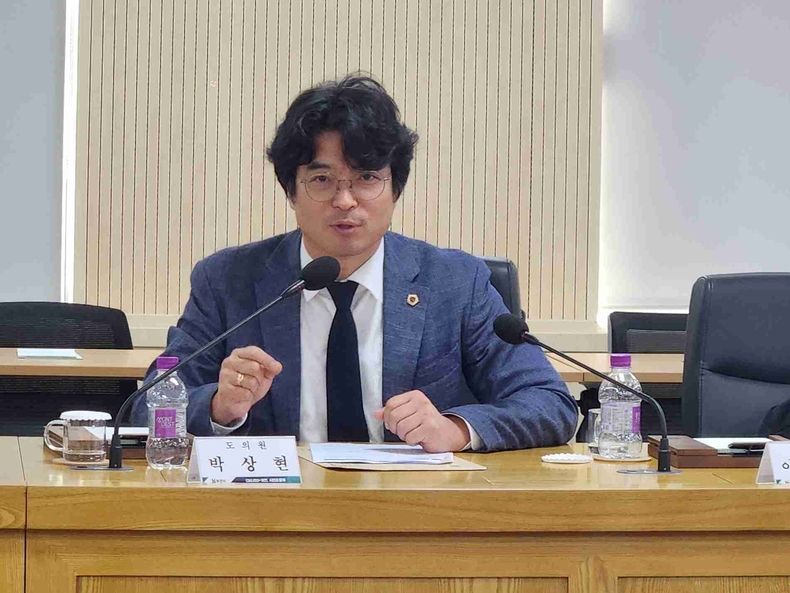 경기도의회 박상현 의원이 부천시청에서 열린 '경기도의회 의정정책추진단 - 부천시 정담회'에 참석, 부천시의 미래 발전을 위한 2대 핵심 현안에 대해 집중적으로 문제를 제기하고 대책 마련을 촉구했다.