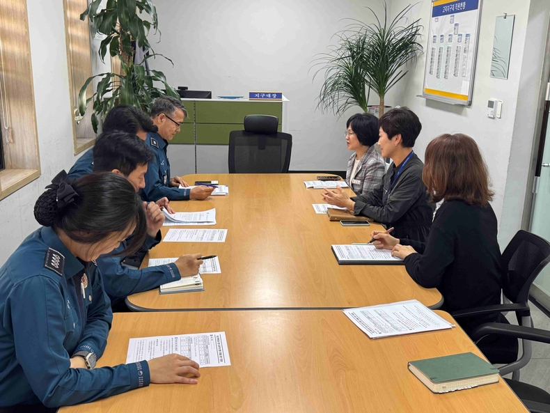 평택시 송탄보건소가 관내 경찰 지구대를 방문해 ‘응급·행정입원 관련 관계기관 간 협력 강화를 위한 간담회’를 실시했다.