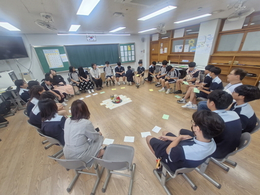 고양시는 청소년들이 디지털 문화를 올바르게 활용하고 자기조절 역량을 기를 수 있도록 2026년부터 디지털 문화 교육을 추진한다.