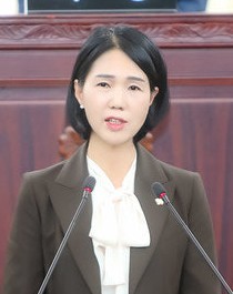 최은희 화성시의회 경제환경위원회 소속 의원(봉담·향남·팔탄·양감·정남)이 22일 경기도의회 대회의실에서 열린‘제7회 (사)경기언론인협회 의정·행정대상 시상식’에서 의정대상의 영예를 안았다. 
