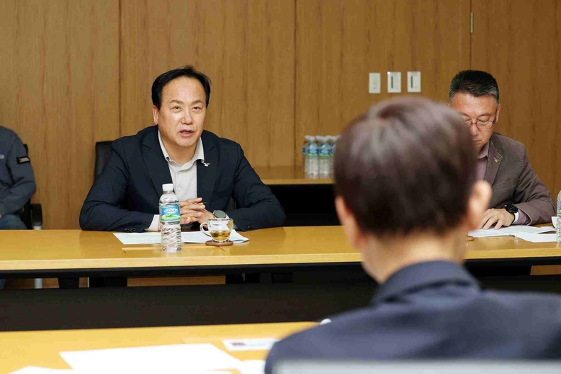 오산시가 오산시 집단에너지공급자인 DS파워를 방문해 지역난방 열요금 인하와 관련한 협의를 진행했다.