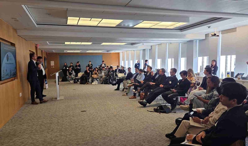 경기도와 경기도경제과학진흥원이 미국 뉴욕에서 도내 스타트업들의 글로벌 시장 진출 지원을 위한 기업설명회(IR) 및 투자 네트워킹 행사를 개최했다.