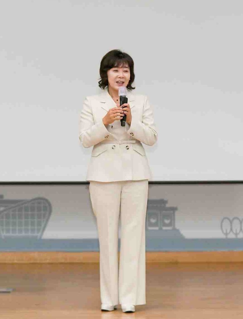 한국자치법규연구소 최인혜 소장이 교육을 하고 있다.