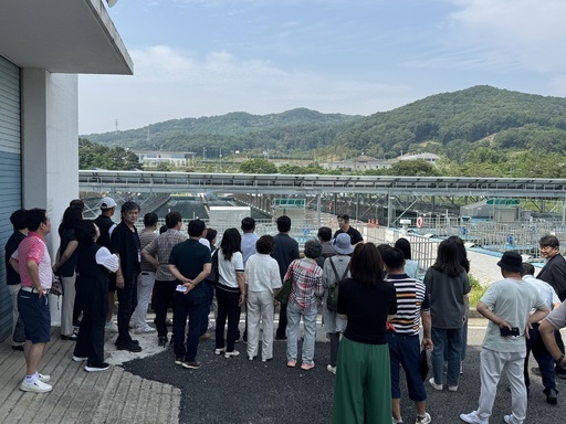 용인시가 오는 11월6일 처인구 모현읍 소재 용인정수장에서 시민들이 직접 정수장을 방문해 수돗물 생산과정을 체험할 수 있는 '안심 수돗물 시민공감 아카데미'를 개최한다.