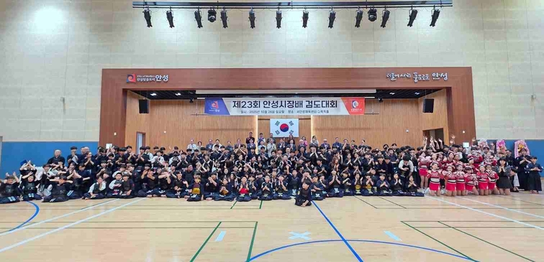 안성시가 서안성체육센터 2층 다목적실에서 ‘제23회 안성시장배 검도대회’를 성황리에 개최했다.