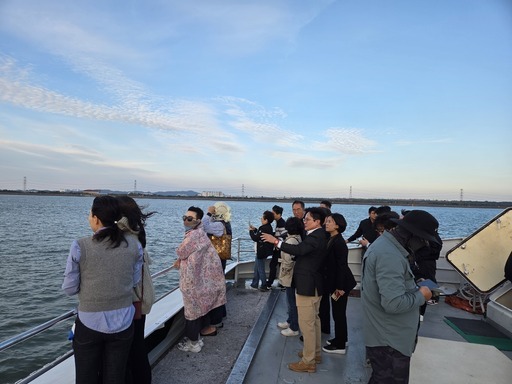 김포시가 한국전쟁 이후 70년만에 김포여객터미널에서 대명항까지 김포 바다의 물길을 열고 김포 바다의 새로운 시대를 선언했다.