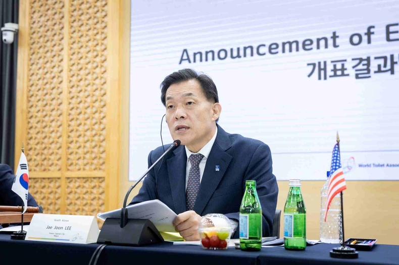 WTA 제7대 회장으로 선출된 이재준 수원시장이 총회에서 발언하고 있다.