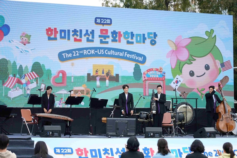 경기도와 평택시가 주최하고 평택시국제교류재단이 주관한 ‘제22회 한미친선 문화한마당(신장)’이 신장근린공원 일대에서 성황리에 개최됐다.