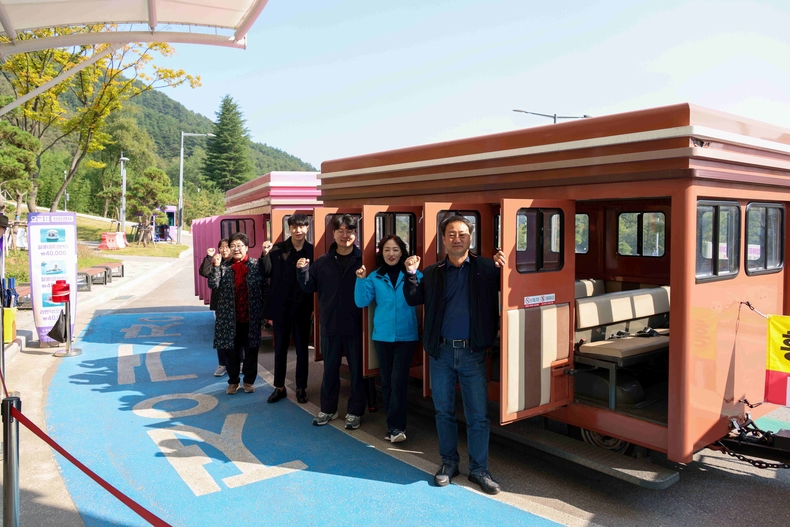 평택시의회 기획행정위원회가 강원도 동해시를 방문해 도시재생과 문화관광이 조화를 이루는 우수사례를 벤치마킹하기 위해 하반기 비교견학을 실시했다.