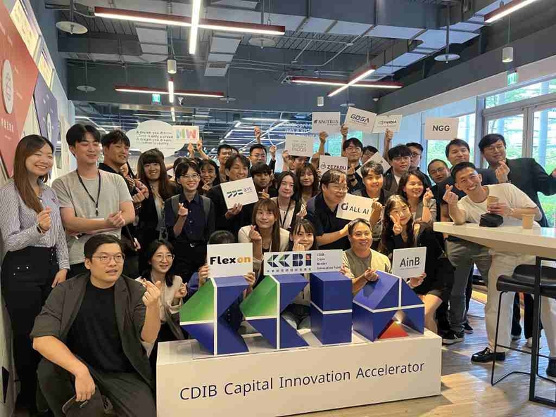 경기도와 경기도경제과학진흥원은 ‘AI 글로벌 역량강화 프로그램’을 통해 인공지능(AI) 스타트업의 해외 시장 진출 지원에 나선다.